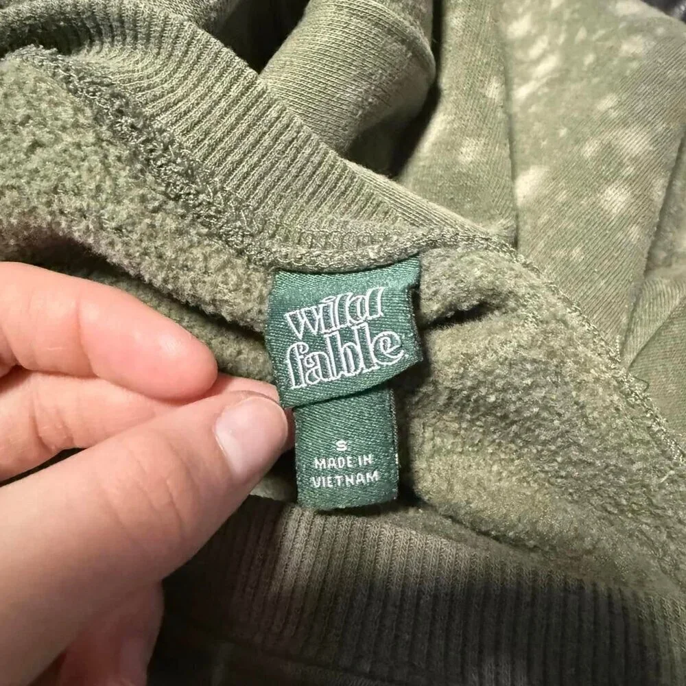 Wild Fable Women's Green Bleached Oversized Crewneck Sweatshirt size Small - Picture 3 of 6
